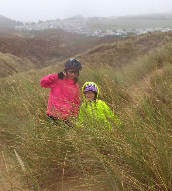 Lia and Tati on sand dune